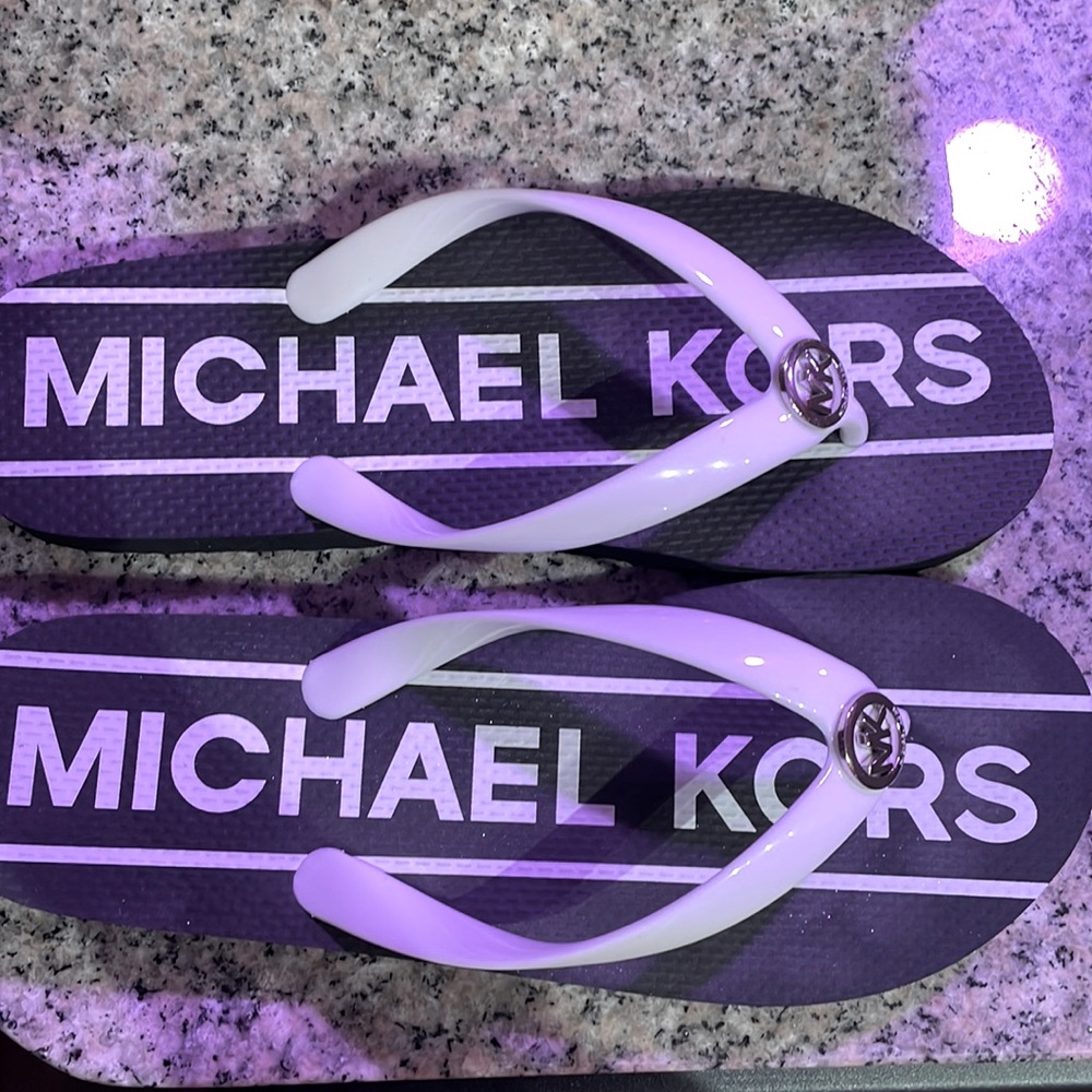 Michael Kors flip flops size 8